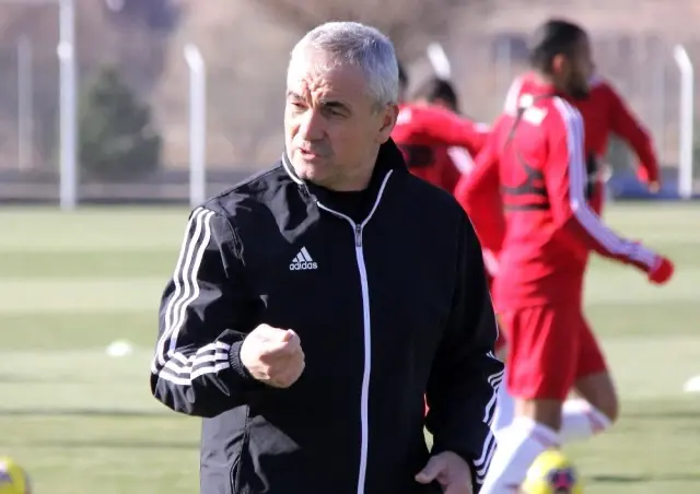 Sivasspor 'Kadına şiddete hayır' dedi Sivasspor 'Kadına şiddete hayır' dedi