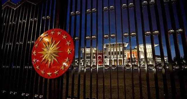 Cumhurbaşkanlığı, Erdoğan'ın Külliye'de CHP'li bir siyasetçi ile görüştüğü iddialarını yalanladı Cumhurbaşkanlığı, Erdoğan'ın Külliye'de CHP'li bir siyasetçi ile görüştüğü iddialarını yalanladı
