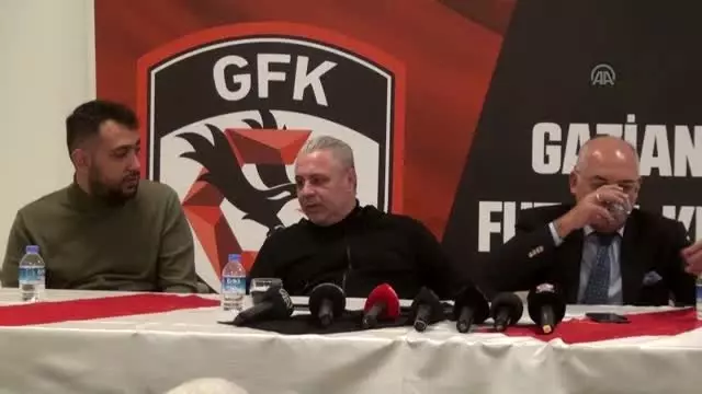 Sumudica'dan Romanya Milli Takımı iddialarına cevap: 'Gitmeyeceğim, burada mutluyum' Sumudica'dan Romanya Milli Takımı iddialarına cevap: 'Gitmeyeceğim, burada mutluyum'