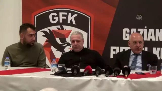 Sumudica'dan Romanya Milli Takımı iddialarına cevap: 'Gitmeyeceğim, burada mutluyum' Sumudica'dan Romanya Milli Takımı iddialarına cevap: 'Gitmeyeceğim, burada mutluyum'