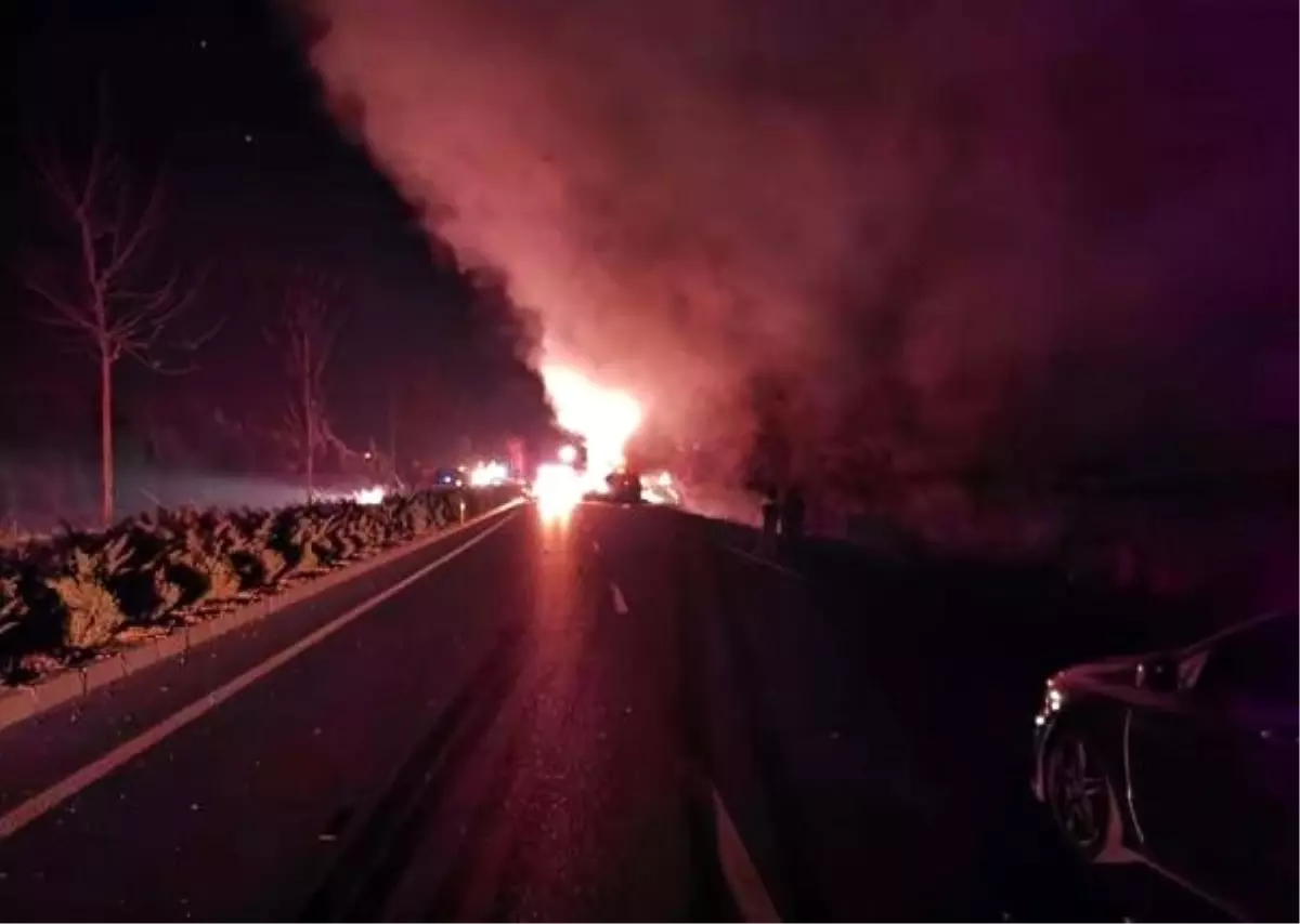 TIR'ın dorsesindeki 800 bin liralık tekstil ürünü yandı