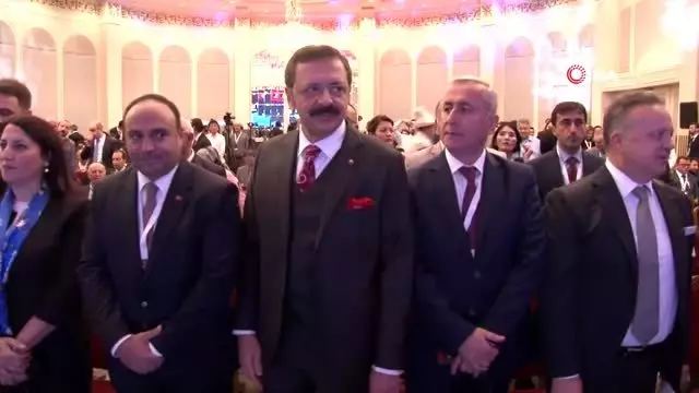 TOBB Başkanı Hisarcıklıoğlu: 'Kırgızistan ile çok daha büyük ticaret hacmine ulaşmamız mümkün' TOBB Başkanı Hisarcıklıoğlu: 'Kırgızistan ile çok daha büyük ticaret hacmine ulaşmamız mümkün'
