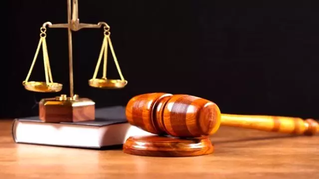 Yargıtay'dan emsal karar: Yanaktan makas almak tazminat sebebi
