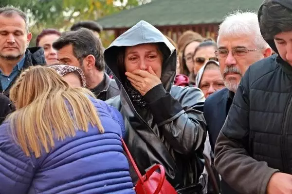 Balkondan düşen profesör için hüzünlü tören Balkondan düşen profesör için hüzünlü tören