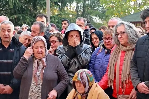 Balkondan düşen profesör için hüzünlü tören Balkondan düşen profesör için hüzünlü tören