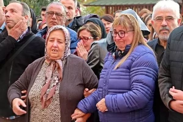 Balkondan düşen profesör için hüzünlü tören Balkondan düşen profesör için hüzünlü tören