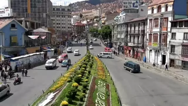Bolivya'da cenazeleriyle yürümek isteyen protestoculara polis müdahalesi - LA Bolivya'da cenazeleriyle yürümek isteyen protestoculara polis müdahalesi - LA