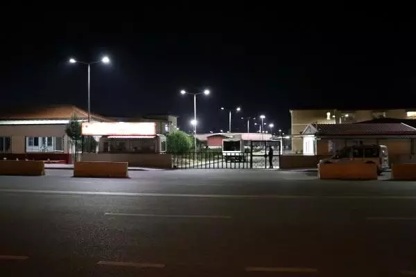 Cinsel istismar suçundan tutuklandı, elleri kelepçeli halde firar etti Cinsel istismar suçundan tutuklandı, elleri kelepçeli halde firar etti