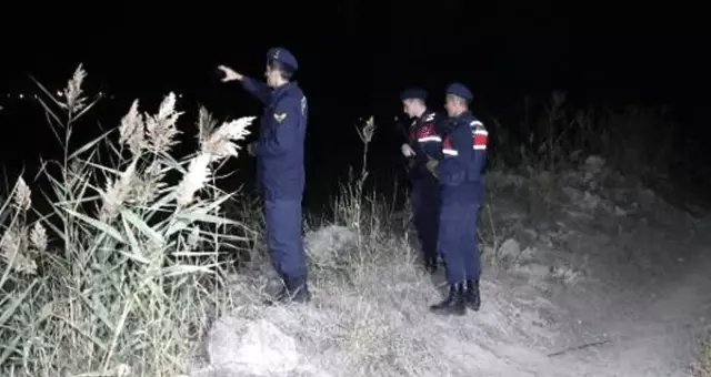 Cinsel istismar suçundan tutuklandı, elleri kelepçeli halde firar etti Cinsel istismar suçundan tutuklandı, elleri kelepçeli halde firar etti