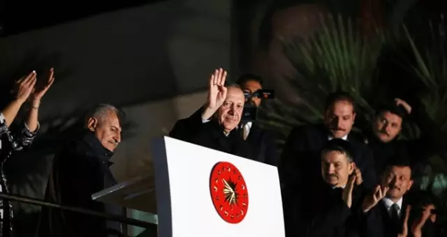 Cumhurbaşkanı Erdoğan: Terör örgütü YPG'ye verilen 33 bin TIR silahı bulduk, topluyoruz Cumhurbaşkanı Erdoğan: Terör örgütü YPG'ye verilen 33 bin TIR silahı bulduk, topluyoruz
