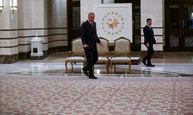 Erdoğan, Cumhurbaşkanlığı Külliyesi'ndeki yeni halıyı tanıttı: Yerli ve milli