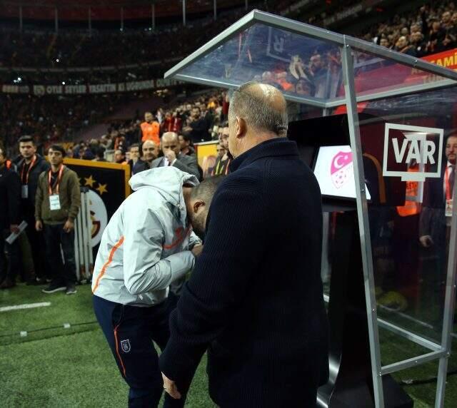 Galatasaraylı taraftarlar, Arda Turan'ı ıslıkladı!