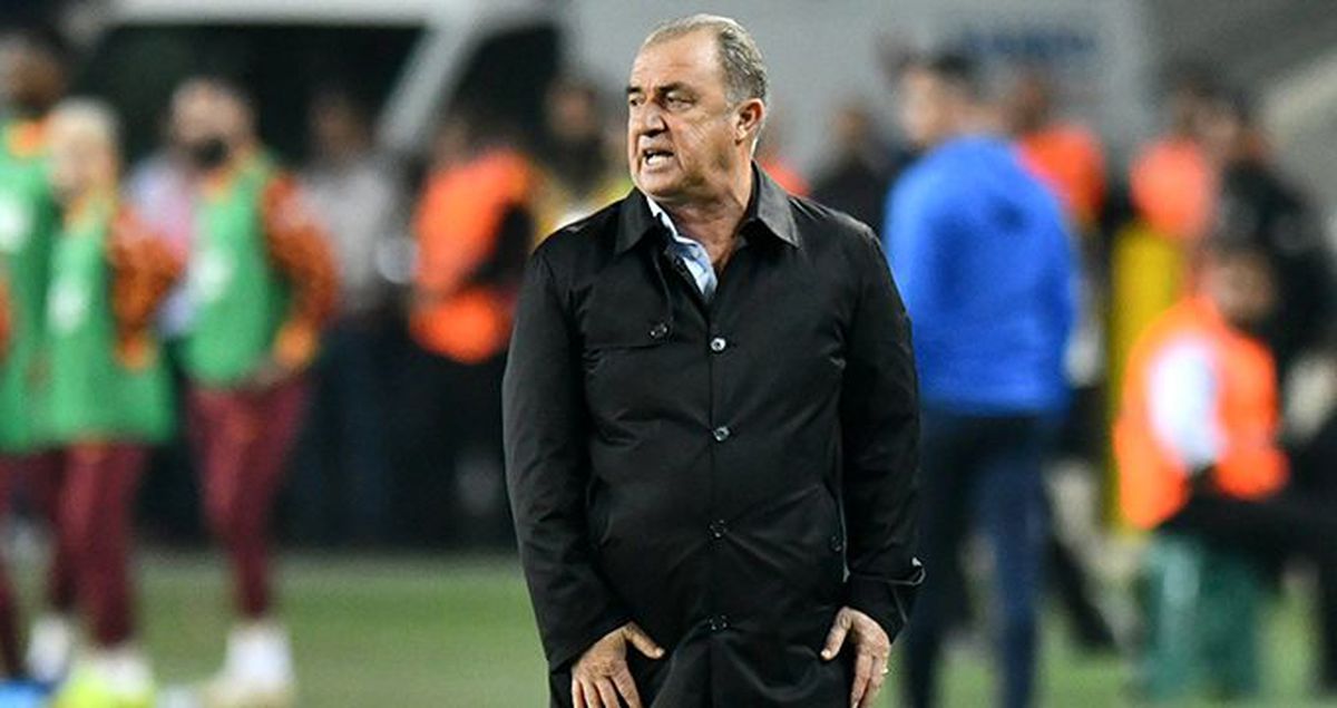 Galatasaraylı taraftarlar Fatih Terim'i istifaya davet etti!