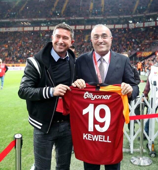 Harry Kewell'a maç öncesinde plaket verildi