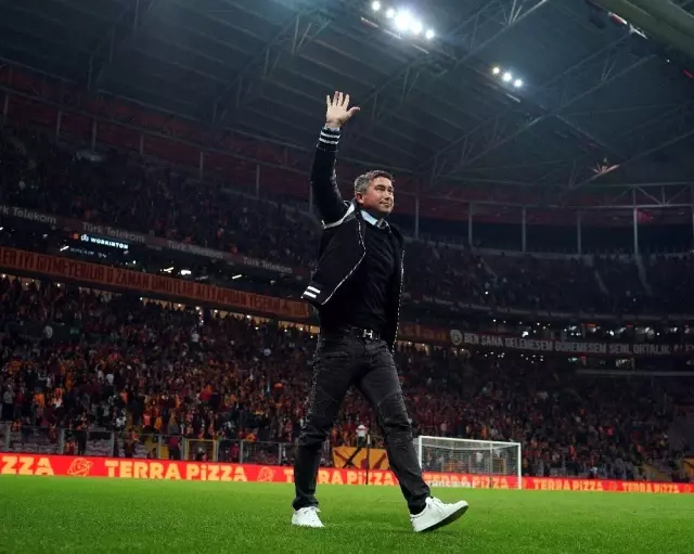 Harry Kewell'a maç öncesinde plaket verildi