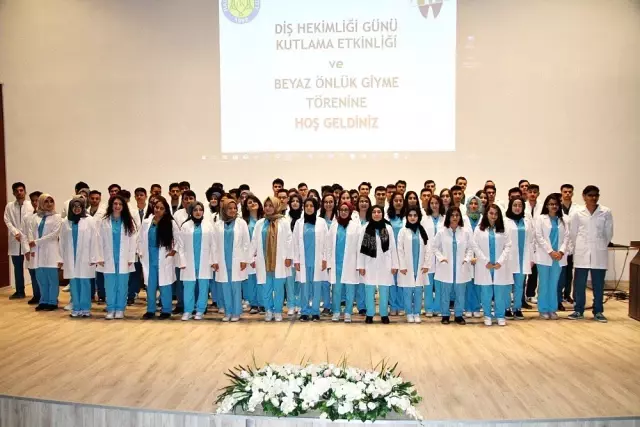 HRÜ diş hekimliği öğrencileri beyaz önlük giydi