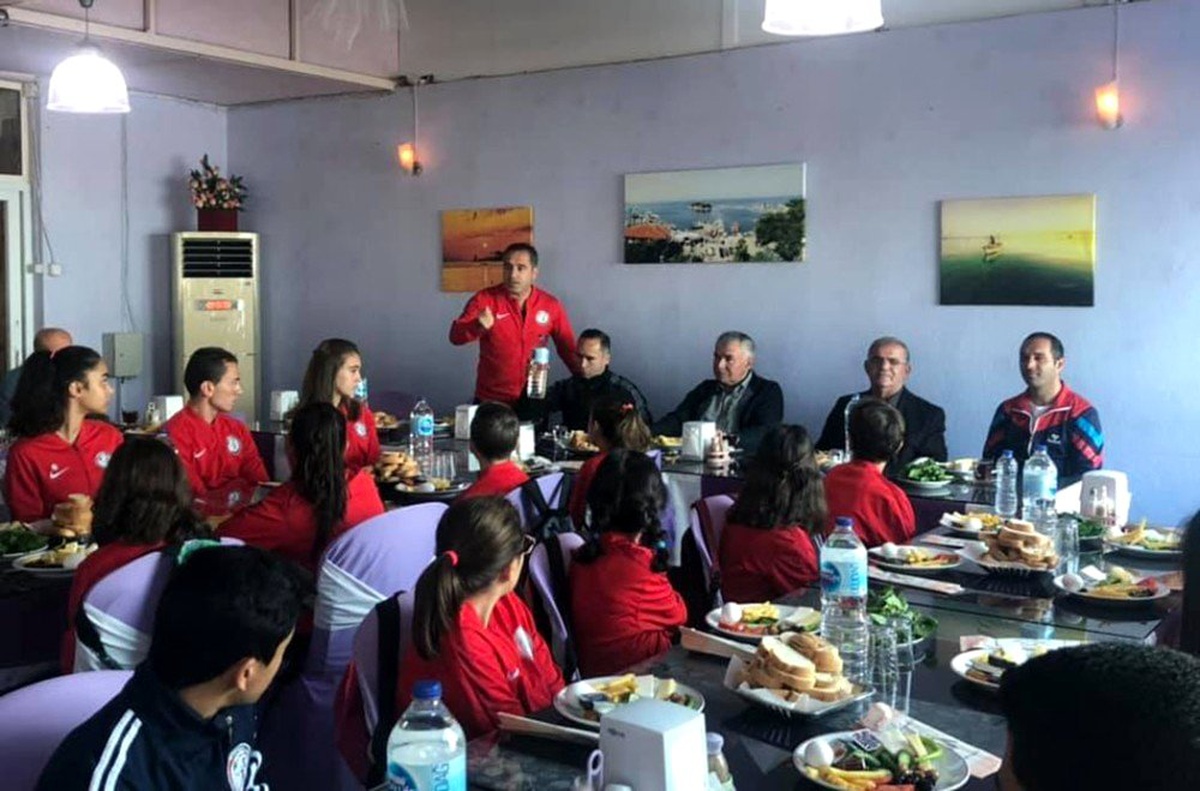 İlgen'den sporculara yemek ikramı