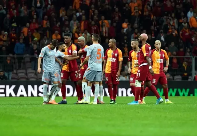 İlk yarıda gol yok İlk yarıda gol yok