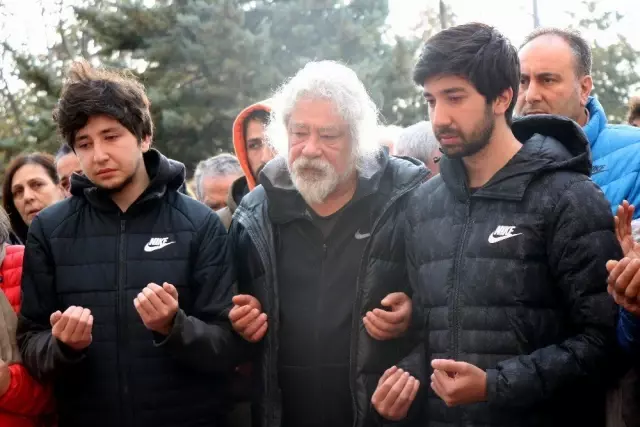 Kadın profesör için tören düzenlendi Kadın profesör için tören düzenlendi