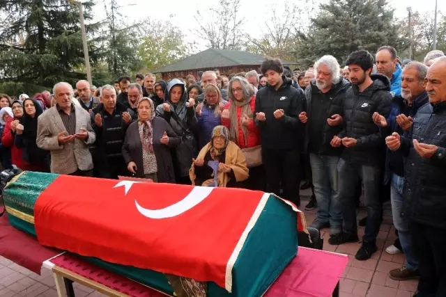 Kadın profesör için tören düzenlendi Kadın profesör için tören düzenlendi