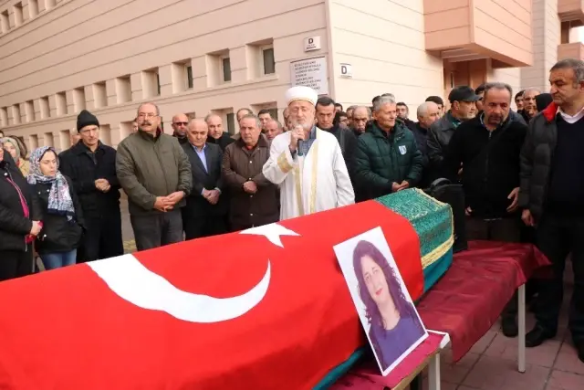 Kadın profesör için tören düzenlendi Kadın profesör için tören düzenlendi