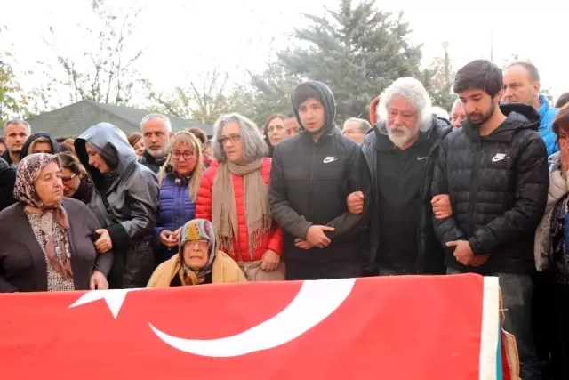 Kadın profesör için tören düzenlendi Kadın profesör için tören düzenlendi