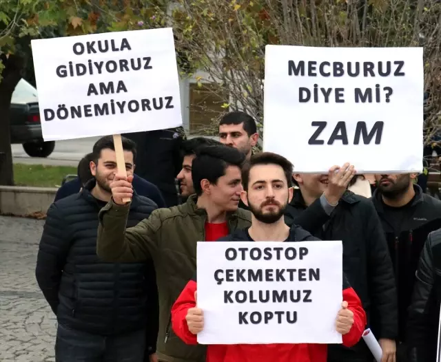 Kırklareli'nde üniversite öğrencileri ulaşım zammına tepki gösterdi Kırklareli'nde üniversite öğrencileri ulaşım zammına tepki gösterdi