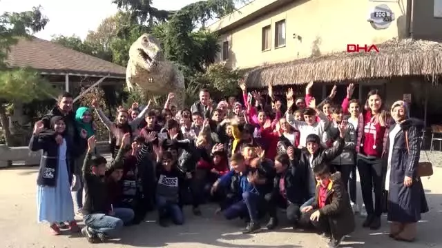 Kocaeli erzurum'dan darıca'ya gelen öğrenciler hayvanat bahçesini gezdi Kocaeli erzurum'dan darıca'ya gelen öğrenciler hayvanat bahçesini gezdi