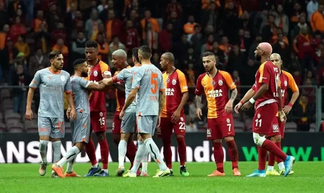 Medipol Başakşehir, Galatasaray'ı tek golle yendi Medipol Başakşehir, Galatasaray'ı tek golle yendi