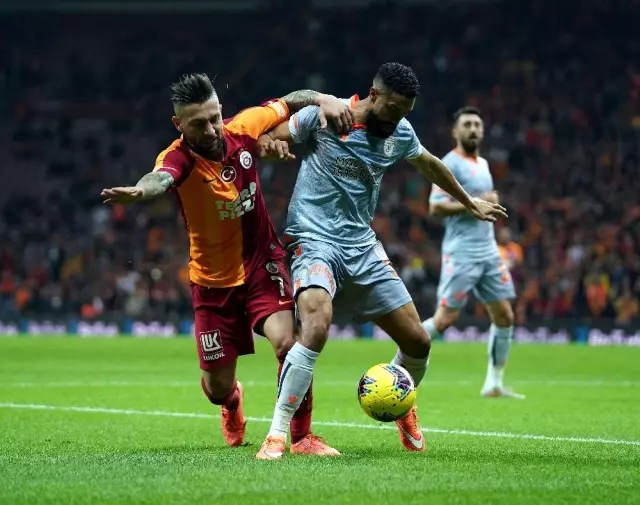 Medipol Başakşehir, Galatasaray'ı tek golle yendi Medipol Başakşehir, Galatasaray'ı tek golle yendi