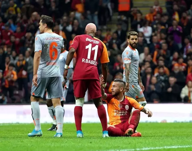 Medipol Başakşehir, Galatasaray'ı tek golle yendi Medipol Başakşehir, Galatasaray'ı tek golle yendi