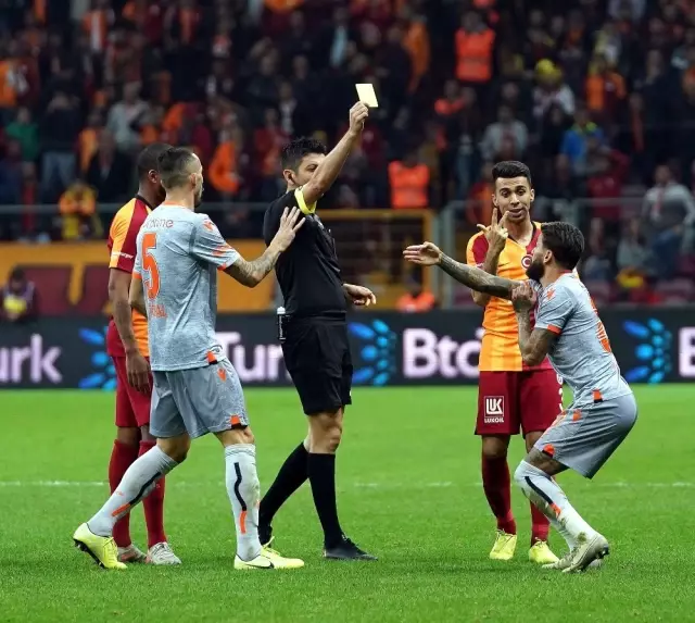 Medipol Başakşehir, Galatasaray'ı tek golle yendi Medipol Başakşehir, Galatasaray'ı tek golle yendi