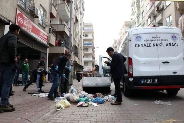 Mersin'de çöp konteynırında yeni doğmuş bir bebek cesedi bulundu.