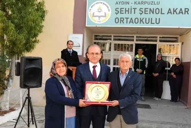Öğretmen adaylarından Aydın'ın ilk şehit öğretmenine ziyaret Öğretmen adaylarından Aydın'ın ilk şehit öğretmenine ziyaret