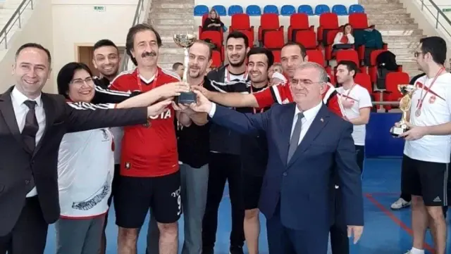 'Öğretmenler Günü Voleybol Turnuvası' sona erdi