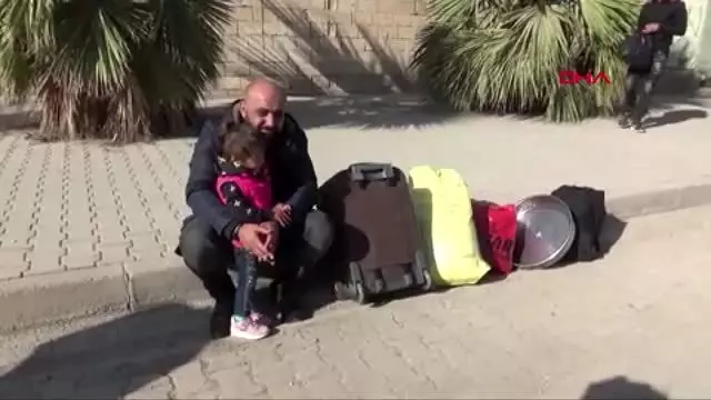 Şanlıurfa suriyeliler, türk askerini öperek evlerine döndü