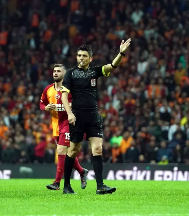 Süper Lig: Galatasaray: 0 - Medipol Başakşehir: 0 (İlk yarı) Süper Lig: Galatasaray: 0 - Medipol Başakşehir: 0 (İlk yarı)