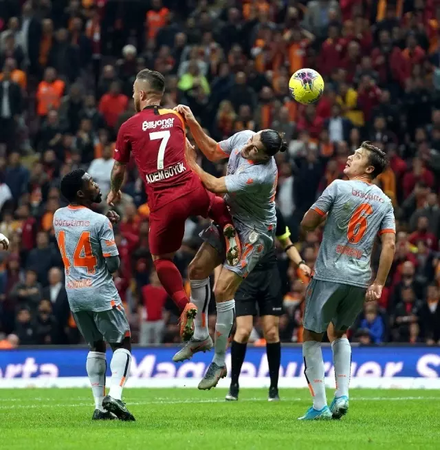 Süper Lig: Galatasaray: 0 - Medipol Başakşehir: 0 (İlk yarı) Süper Lig: Galatasaray: 0 - Medipol Başakşehir: 0 (İlk yarı)