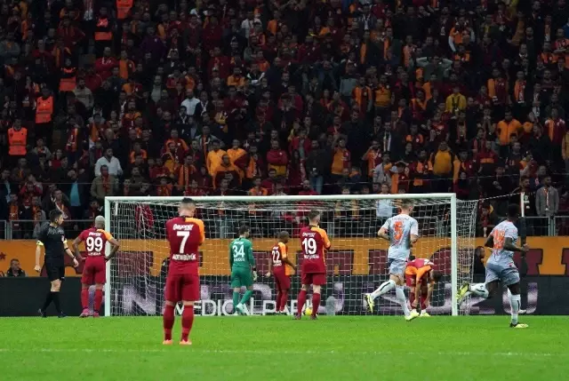 Süper Lig: Galatasaray: 0 - Medipol Başakşehir: 1 (Maç sonucu) Süper Lig: Galatasaray: 0 - Medipol Başakşehir: 1 (Maç sonucu)