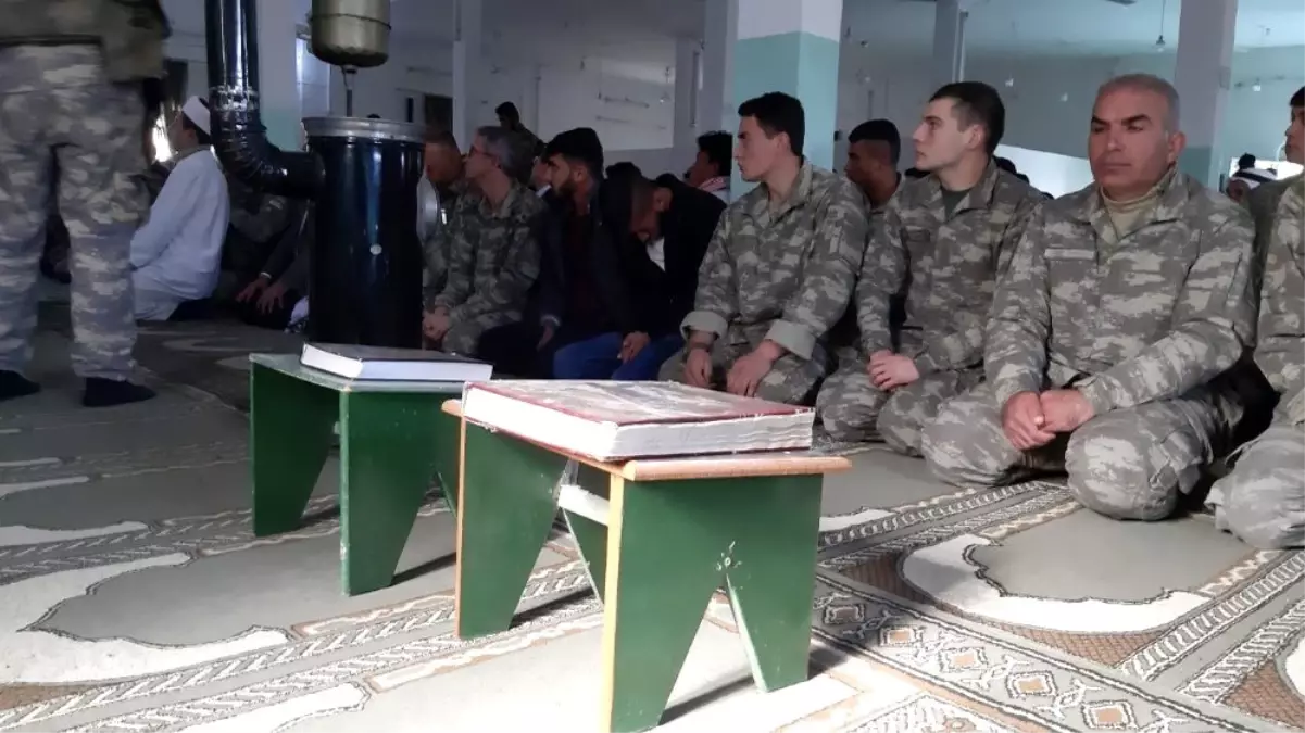 Tel Abyad'da cuma namazı kılındı