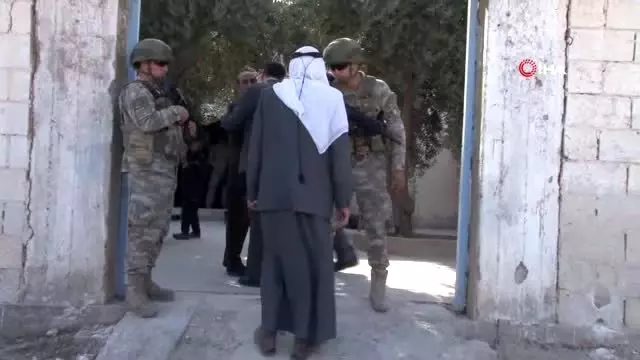 Tel Abyad'da cuma namazı kılındı - Şanlıurfa Valisi Abdullah Erin ve askeri yetkililer cuma... Tel Abyad'da cuma namazı kılındı - Şanlıurfa Valisi Abdullah Erin ve askeri yetkililer cuma...