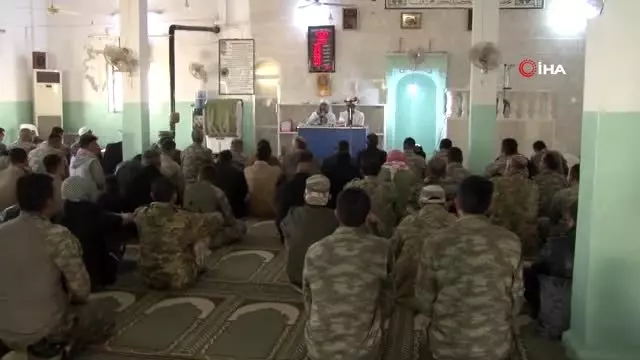 Tel Abyad'da cuma namazı kılındı - Şanlıurfa Valisi Abdullah Erin ve askeri yetkililer cuma... Tel Abyad'da cuma namazı kılındı - Şanlıurfa Valisi Abdullah Erin ve askeri yetkililer cuma...