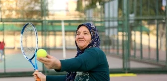 67 yaşındaki kadının Hülya Avşar ile tenis oynama hayali gerçek oldu