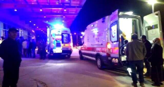 Çorum'da hafif ticari araçla minibüs çarpıştı: 4 ölü, 4 yaralı
