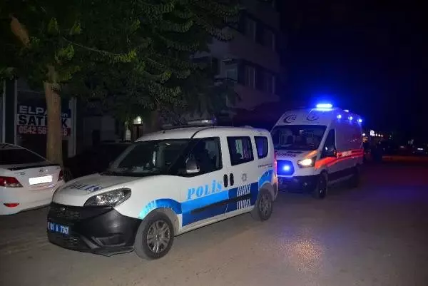 Eğlence mekanı çıkışı bıçaklı kavga: 2 yaralı