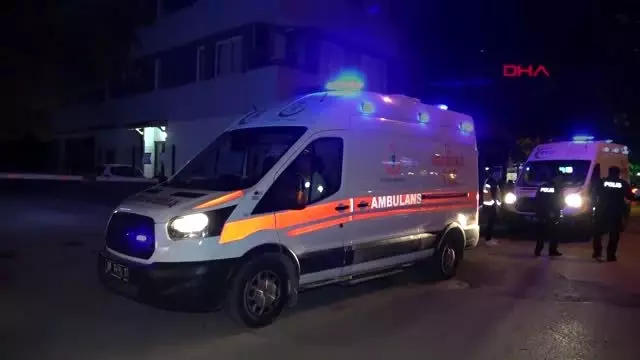 Eğlence mekanı çıkışı bıçaklı kavga 2 yaralı