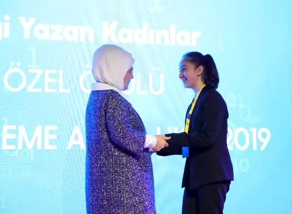 Emine Erdoğan, Geleceği Yazan Kadınlar Ödül Töreni'ne katıldı Emine Erdoğan, Geleceği Yazan Kadınlar Ödül Töreni'ne katıldı