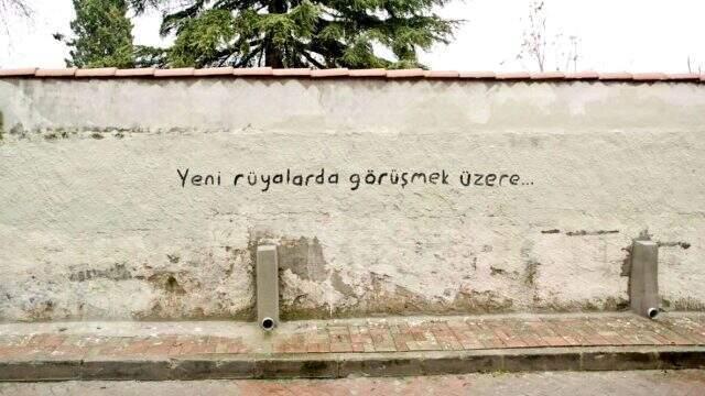 En güzel kamyon arkası yazıları ve en güzel duvar yazıları! Etkileyici duvar yazıları! Komik kamyon arkası yazıları