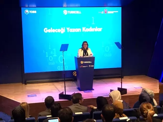 Geleceği Yazan Kadınlar ödüllerini Emine Erdoğan'ın elinden aldı Geleceği Yazan Kadınlar ödüllerini Emine Erdoğan'ın elinden aldı