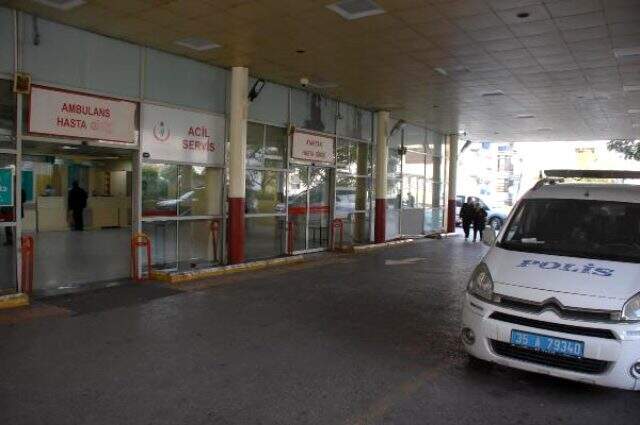 İzmir'de bir kişi evde tartıştığı 3 arkadaşını bıçakladı